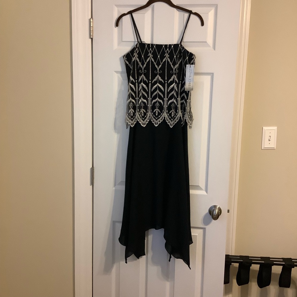 Elegant Black and Off White Embroidered Asymmetric Dress Size 5-6